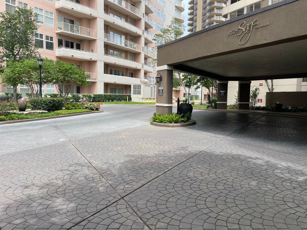 3525 Sage Road 1204, Houston, TX 77056