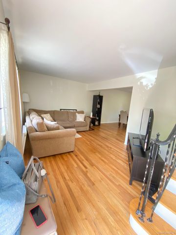34 Inwood Road, Port Washington, NY 11050