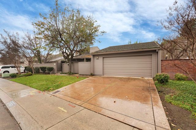 5551 Grouse Run Dr, Stockton, CA 95207