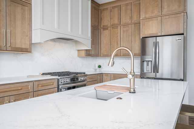 6638 Pelican Street, Bettendorf, IA 52722