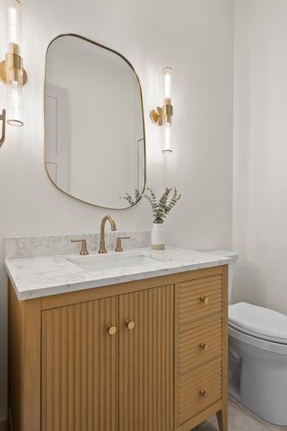 6638 Pelican Street, Bettendorf, IA 52722