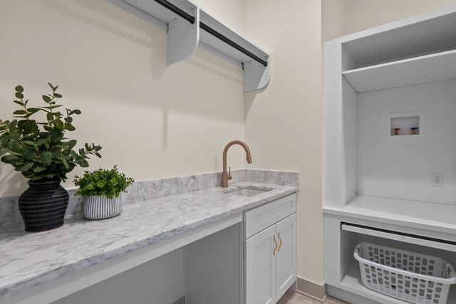 6638 Pelican Street, Bettendorf, IA 52722