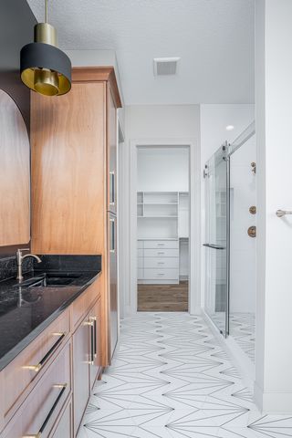 6638 Pelican Street, Bettendorf, IA 52722