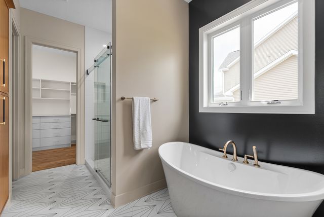 6638 Pelican Street, Bettendorf, IA 52722