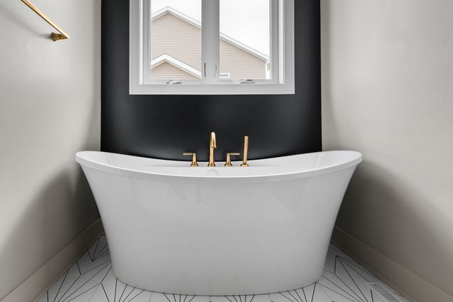 6638 Pelican Street, Bettendorf, IA 52722