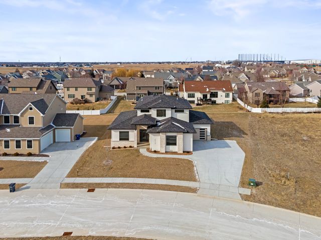 6638 Pelican Street, Bettendorf, IA 52722