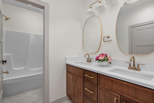 6638 Pelican Street, Bettendorf, IA 52722