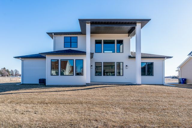 6638 Pelican Street, Bettendorf, IA 52722