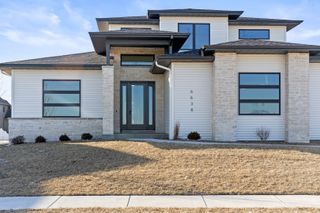 6638 Pelican Street, Bettendorf, IA 52722