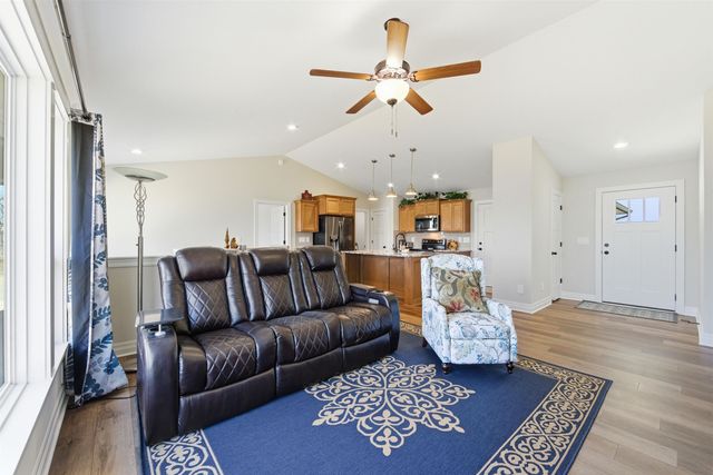 5419 S Meadowview Ct, Wichita, KS 67216