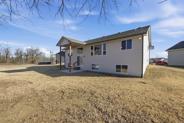 5419 S Meadowview Ct, Wichita, KS 67216