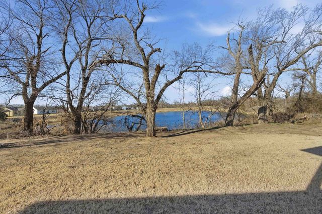 5419 S Meadowview Ct, Wichita, KS 67216