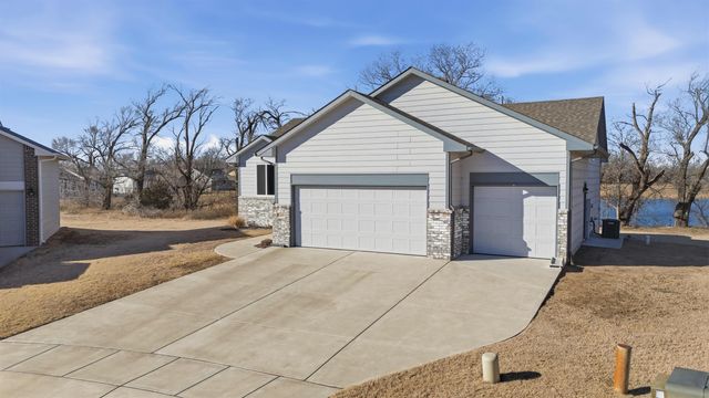 5419 S Meadowview Ct, Wichita, KS 67216