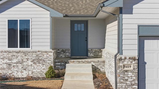 5419 S Meadowview Ct, Wichita, KS 67216