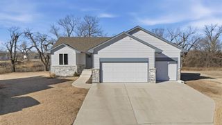 5419 S Meadowview Ct, Wichita, KS 67216