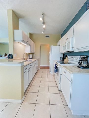 1802 AUBURN LAKES CIRCLE 3, Venice, FL 34292