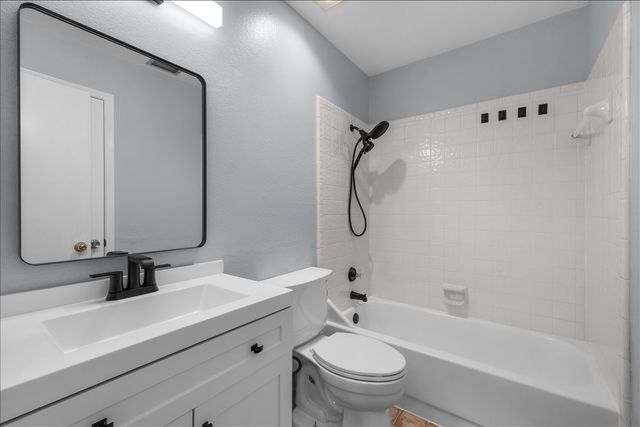 4244 Hathaway Drive, Grand Prairie, TX 75052