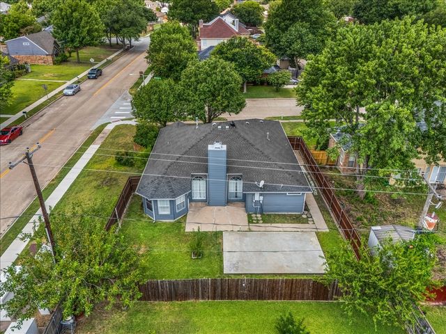 4244 Hathaway Drive, Grand Prairie, TX 75052