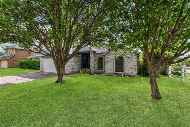 4244 Hathaway Drive, Grand Prairie, TX 75052