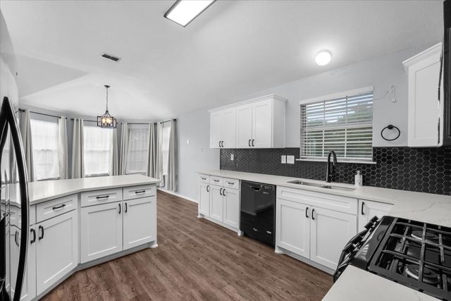 4244 Hathaway Drive, Grand Prairie, TX 75052
