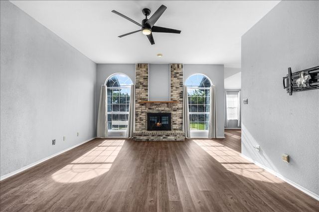 4244 Hathaway Drive, Grand Prairie, TX 75052