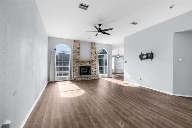 4244 Hathaway Drive, Grand Prairie, TX 75052