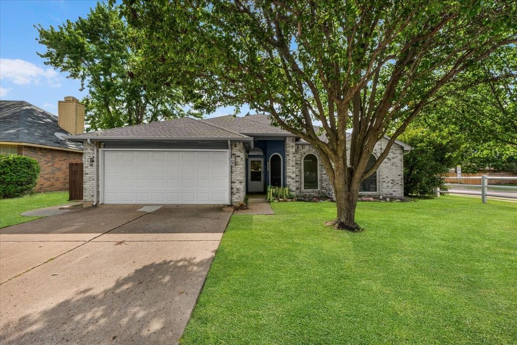4244 Hathaway Drive, Grand Prairie, TX 75052