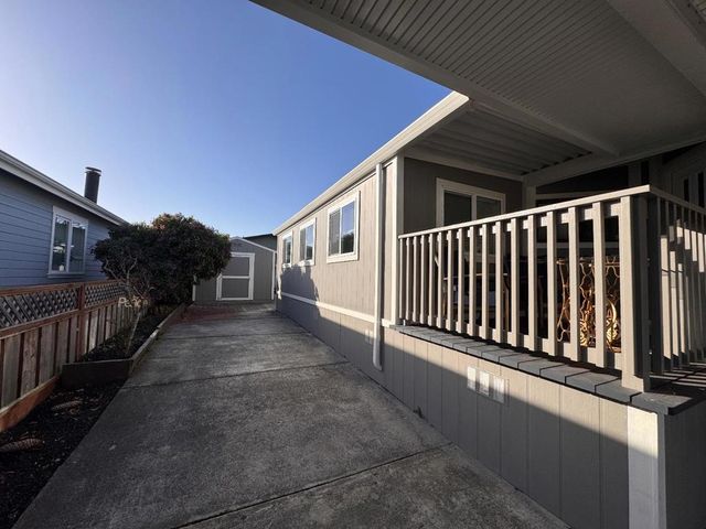 33 Sailfish Court, Half Moon Bay, CA 94019
