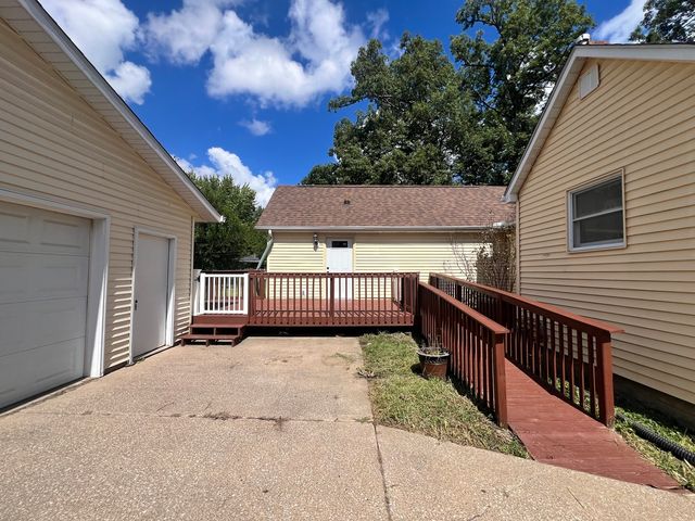 3223 53rd Street B, Moline, IL 61265