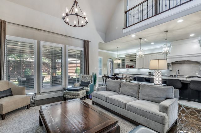 647 Fountainview Drive, Irving, TX 75039