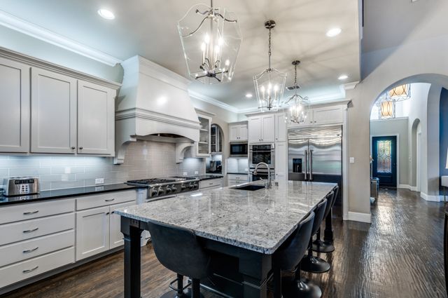 647 Fountainview Drive, Irving, TX 75039