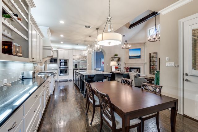 647 Fountainview Drive, Irving, TX 75039