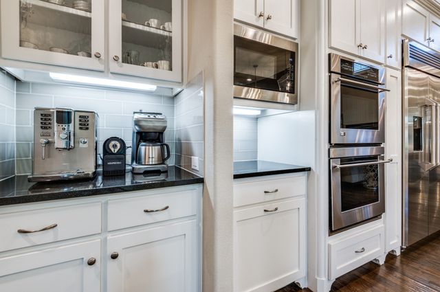 647 Fountainview Drive, Irving, TX 75039