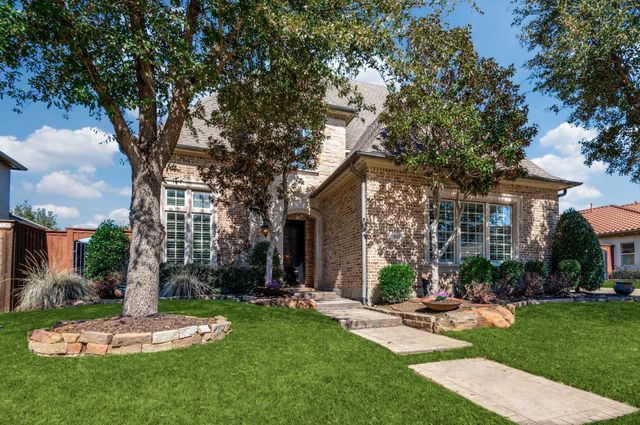 647 Fountainview Drive, Irving, TX 75039