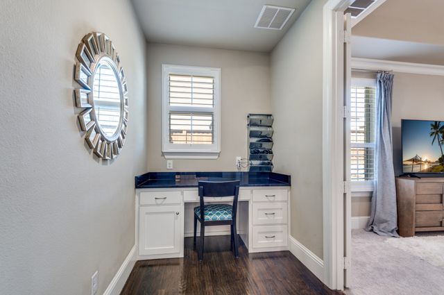 647 Fountainview Drive, Irving, TX 75039