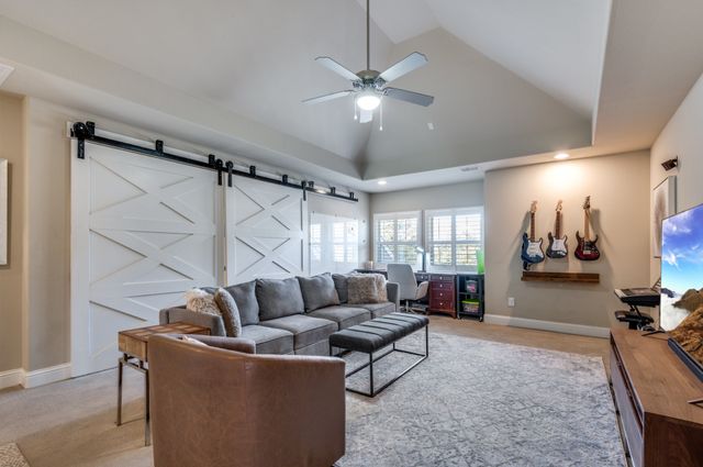 647 Fountainview Drive, Irving, TX 75039