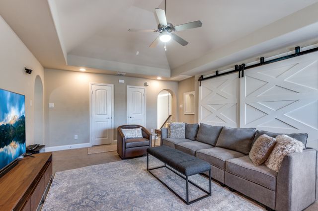 647 Fountainview Drive, Irving, TX 75039