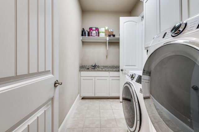 647 Fountainview Drive, Irving, TX 75039