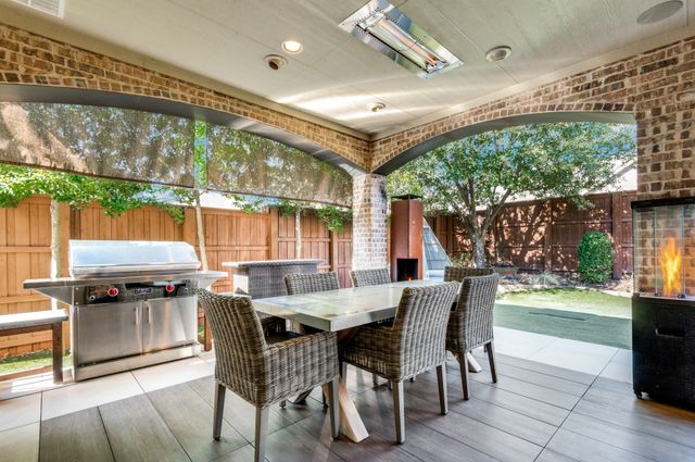 647 Fountainview Drive, Irving, TX 75039