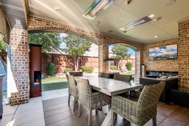 647 Fountainview Drive, Irving, TX 75039