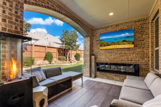 647 Fountainview Drive, Irving, TX 75039