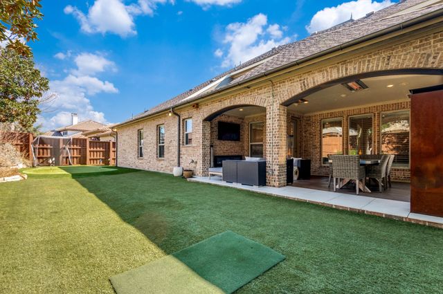 647 Fountainview Drive, Irving, TX 75039