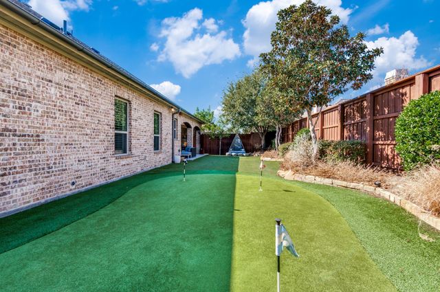 647 Fountainview Drive, Irving, TX 75039