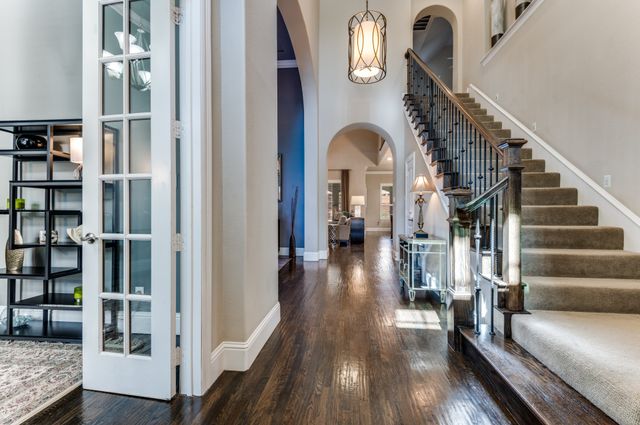 647 Fountainview Drive, Irving, TX 75039