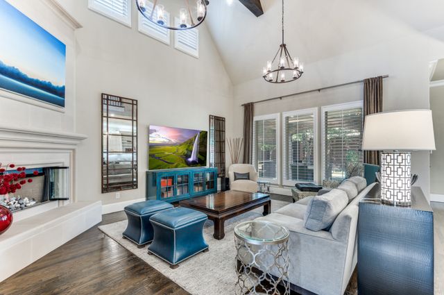 647 Fountainview Drive, Irving, TX 75039