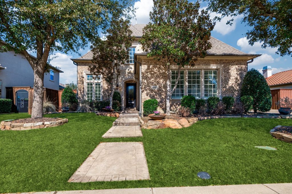 647 Fountainview Drive, Irving, TX 75039