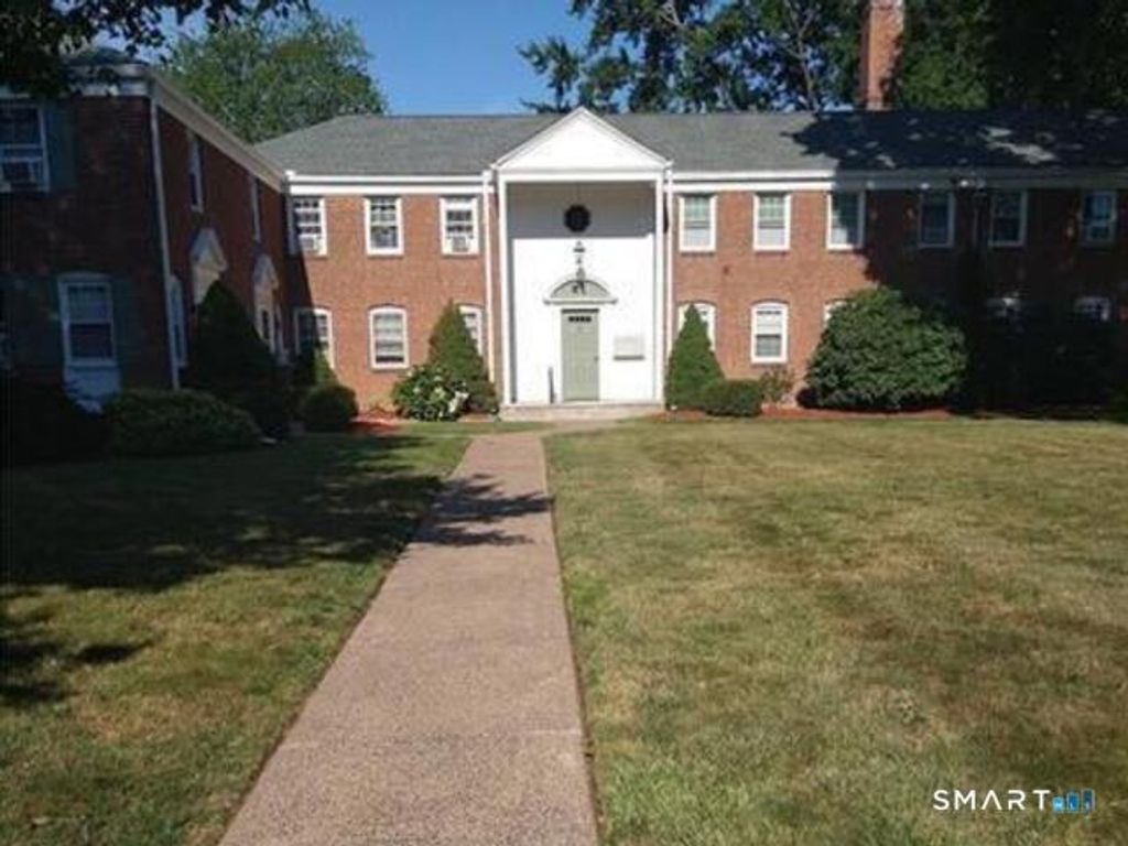 51 Robin Road B2, West Hartford, CT 06119
