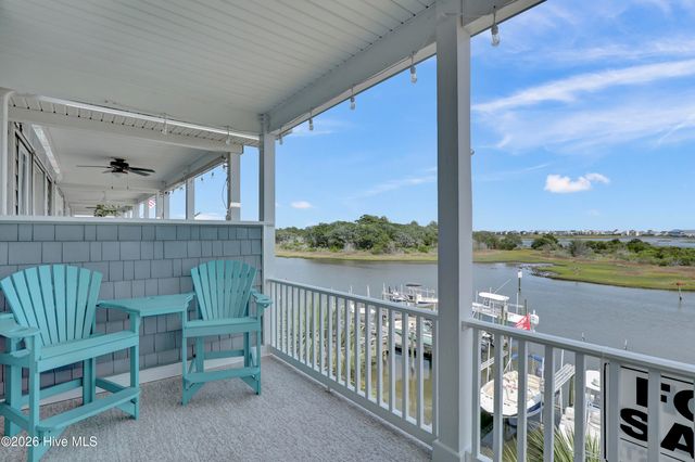 302 Vesta Court, Surf City, NC 28445