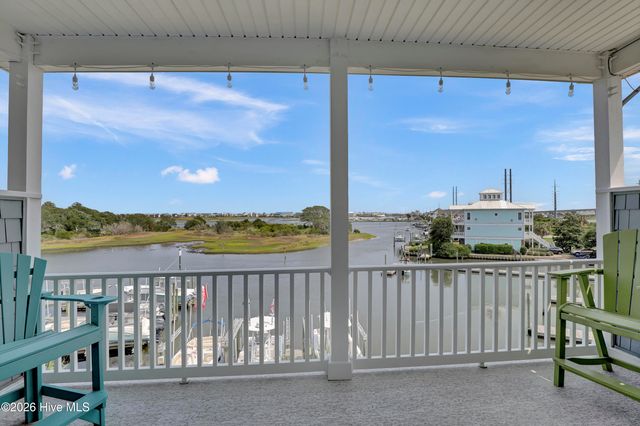 302 Vesta Court, Surf City, NC 28445