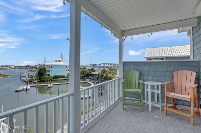 302 Vesta Court, Surf City, NC 28445